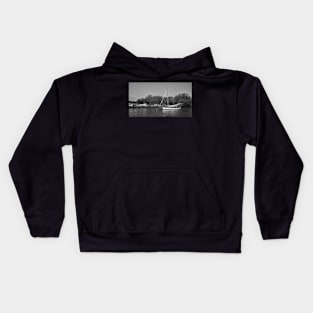 Traditional Broads cruiser sailing up the River Bure, Horning Kids Hoodie